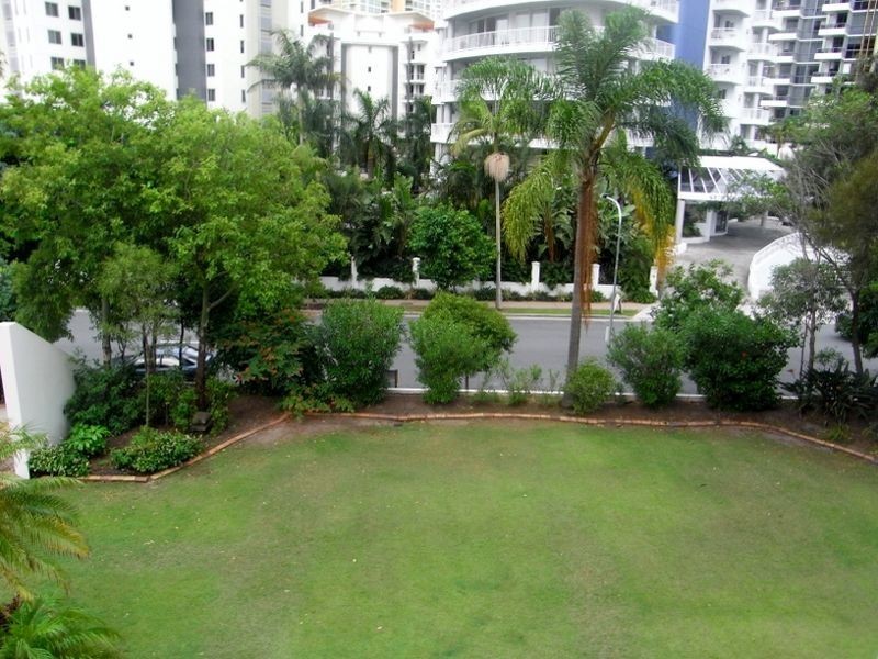 32 Riverview Parade, Surfers Paradise QLD 4217