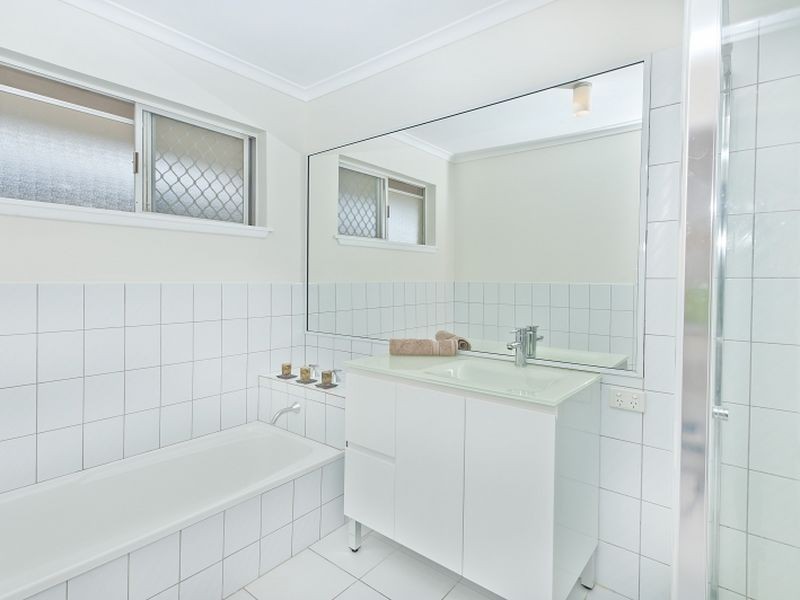 24 Rio Vista Boulevard, Broadbeach Waters QLD 4218