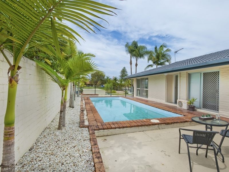 24 Rio Vista Boulevard, Broadbeach Waters QLD 4218