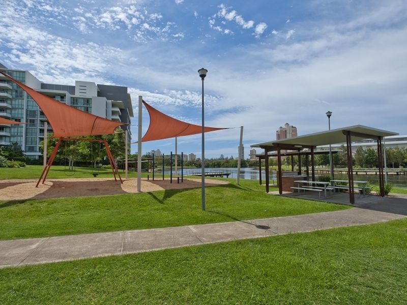 24 Rio Vista Boulevard, Broadbeach Waters QLD 4218
