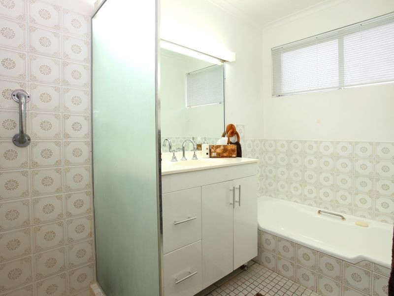 25 Genoa Street, Surfers Paradise QLD 4217