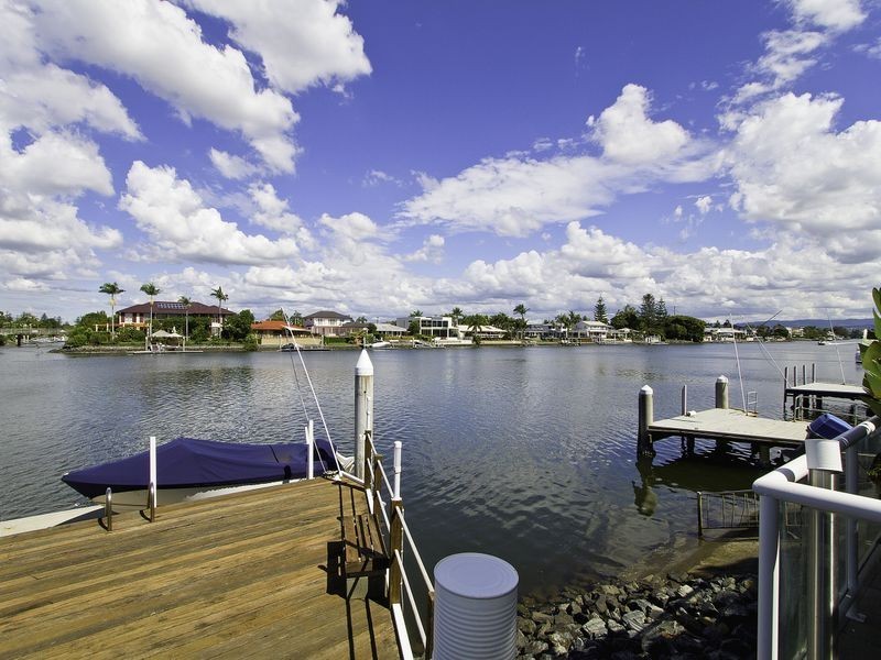 114 Amalfi Drive, Isle Of Capri QLD 4217