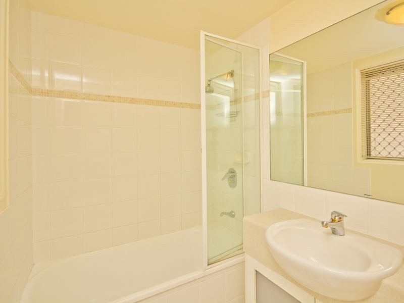 142 Stanhill Drive, Chevron Island QLD 4217