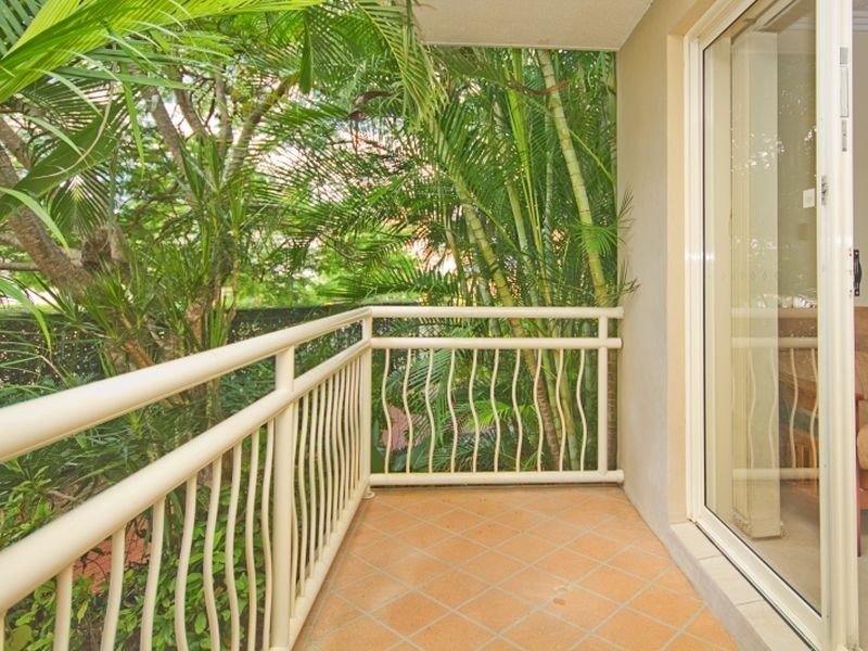 142 Stanhill Drive, Chevron Island QLD 4217