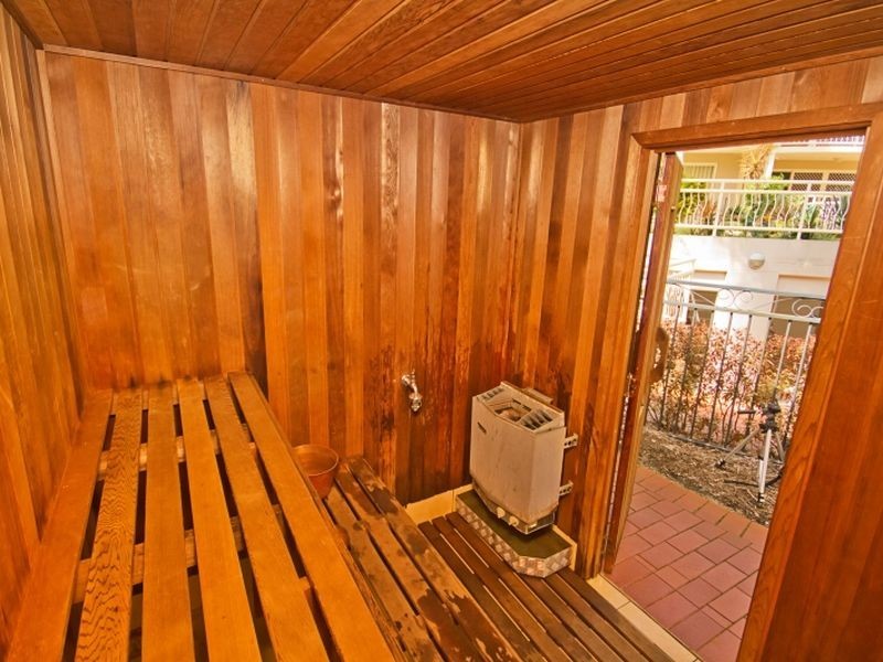 142 Stanhill Drive, Chevron Island QLD 4217