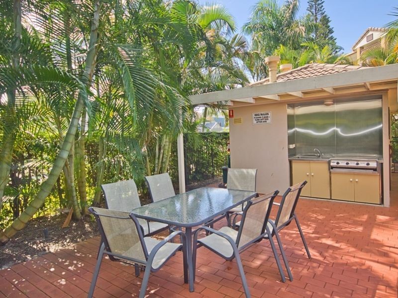 142 Stanhill Drive, Chevron Island QLD 4217