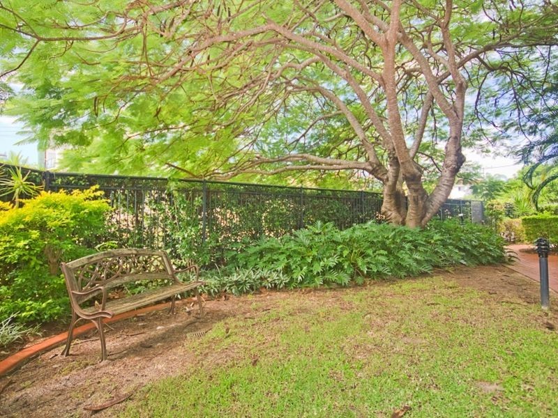 142 Stanhill Drive, Chevron Island QLD 4217