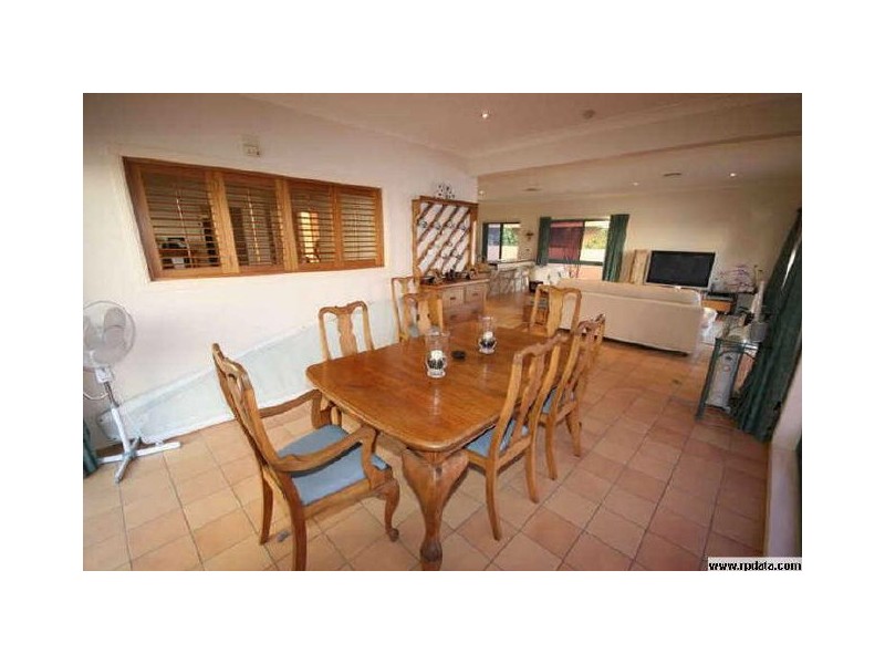 37 Stanhill Drive, Chevron Island QLD 4217