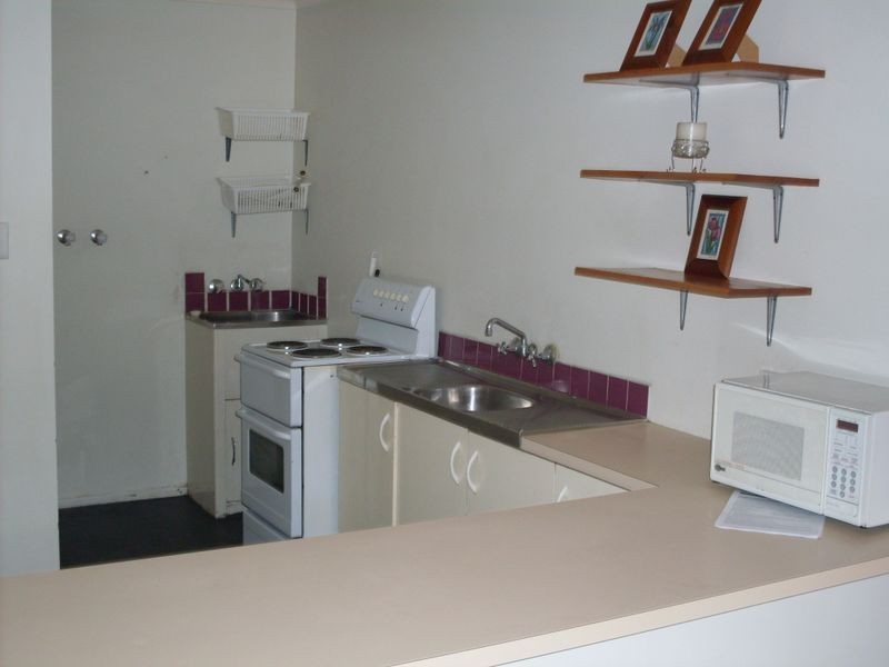 1/16 Parneno Street, Chevron Island QLD 4217