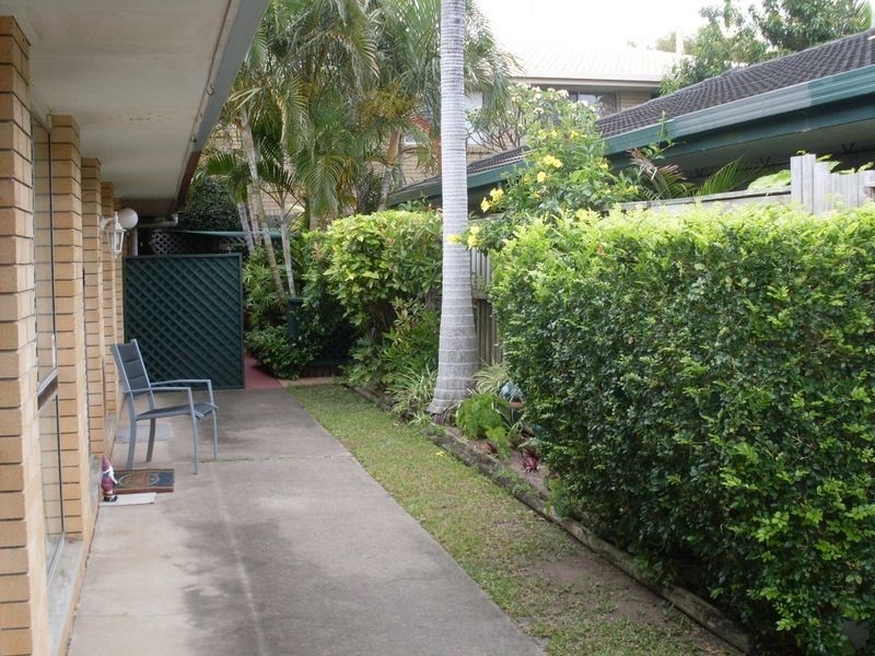 1/16 Parneno Street, Chevron Island QLD 4217