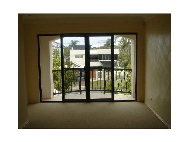 3/214 Stanhill Drive, Chevron Island QLD 4217