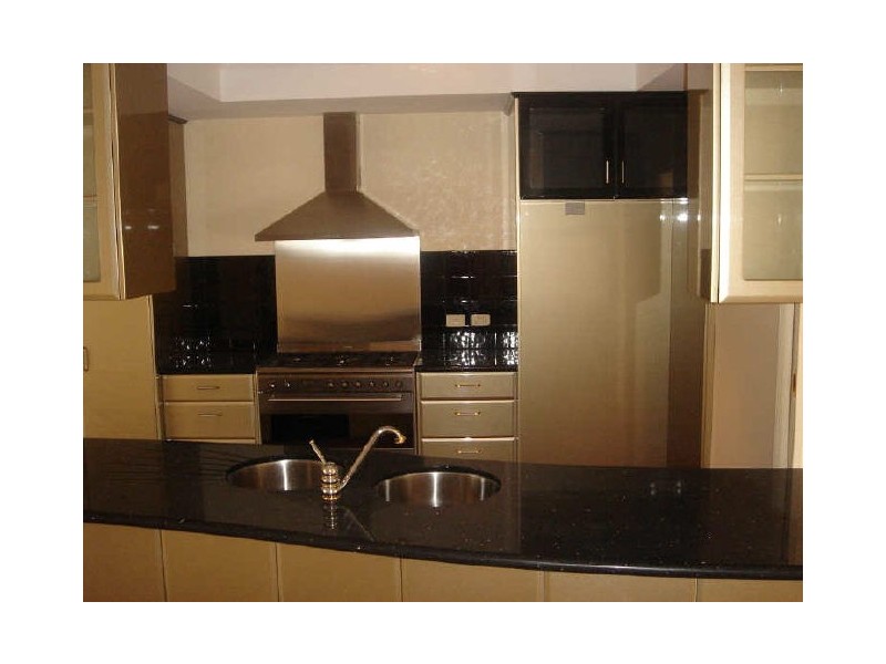 3/214 Stanhill Drive, Chevron Island QLD 4217