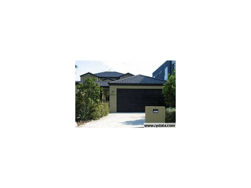 2/74 Heeb Street, Benowa QLD 4217