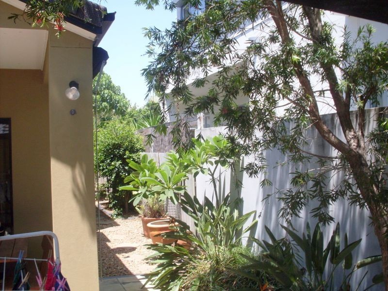 2/74 Heeb Street, Benowa QLD 4217