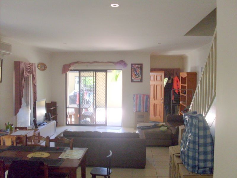 2/74 Heeb Street, Benowa QLD 4217