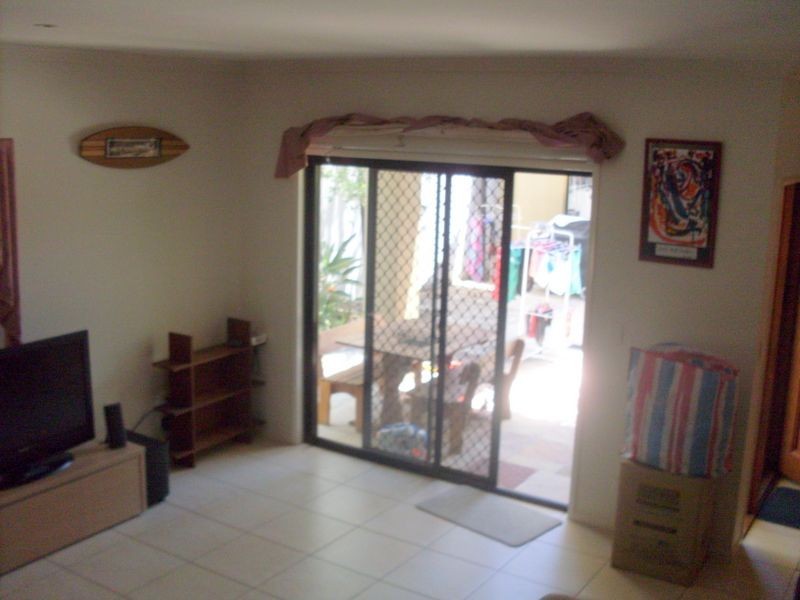 2/74 Heeb Street, Benowa QLD 4217