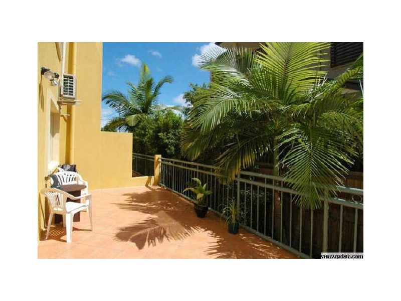 3/7 Johnston Street, Southport QLD 4215