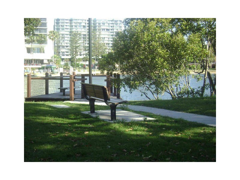 9/8 Tarcoola Crescent, Chevron Island QLD 4217