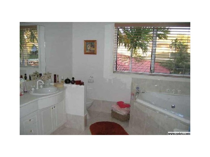 1/8 Vespa Crescent, Surfers Paradise QLD 4217