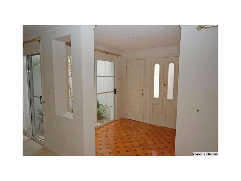 8/70 MARBELLA DRIVE, Benowa QLD 4217