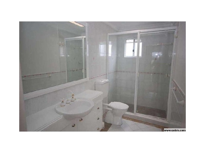 8/70 MARBELLA DRIVE, Benowa QLD 4217