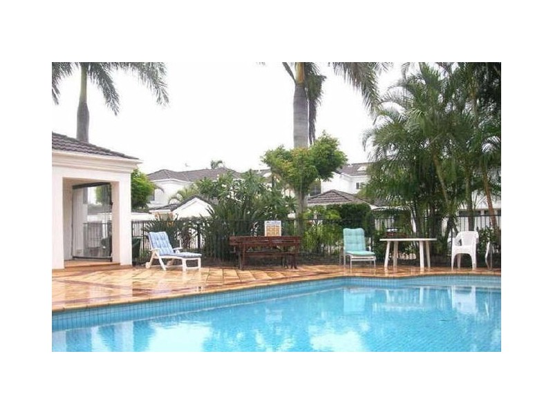 8/70 MARBELLA DRIVE, Benowa QLD 4217