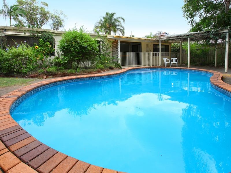 24 McIlwraith Avenue, Sorrento QLD 4217