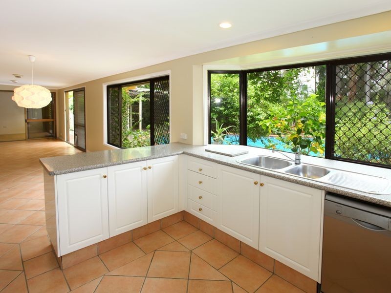 24 McIlwraith Avenue, Sorrento QLD 4217
