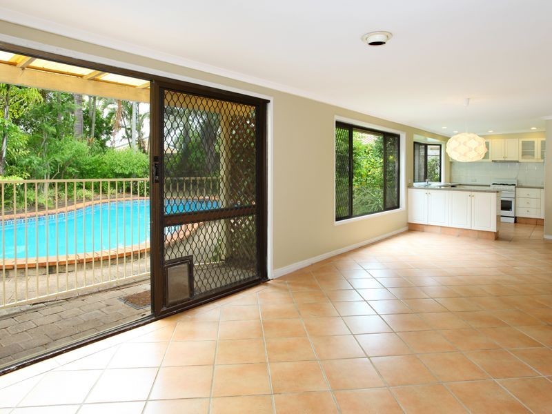 24 McIlwraith Avenue, Sorrento QLD 4217