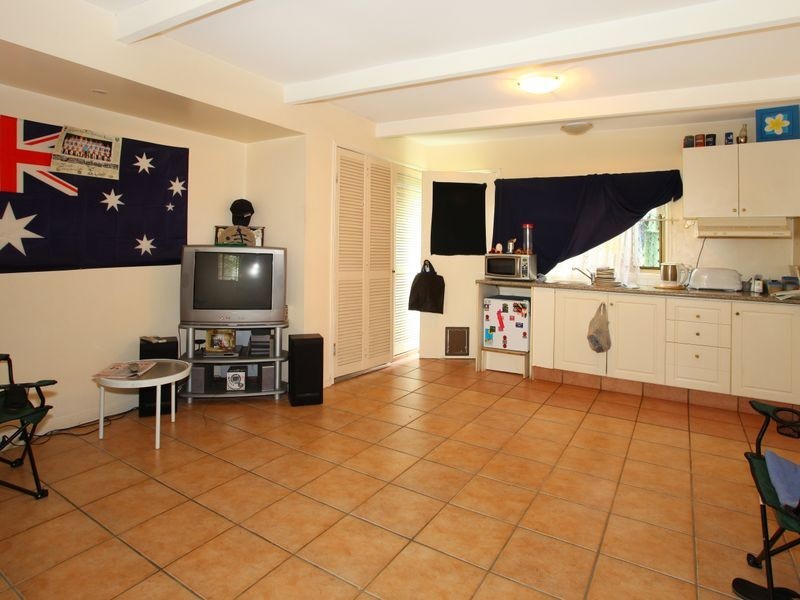 24 McIlwraith Avenue, Sorrento QLD 4217