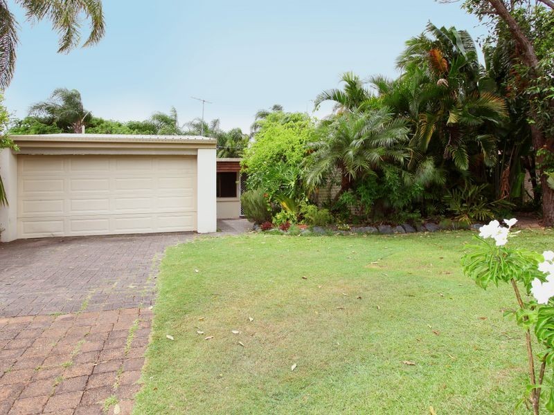 24 McIlwraith Avenue, Sorrento QLD 4217