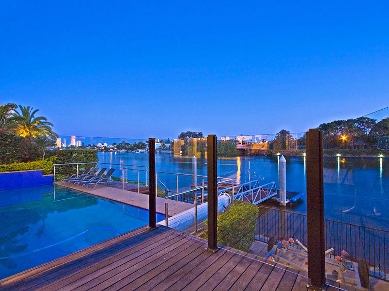 13 La Spezia Court, Isle Of Capri QLD 4217
