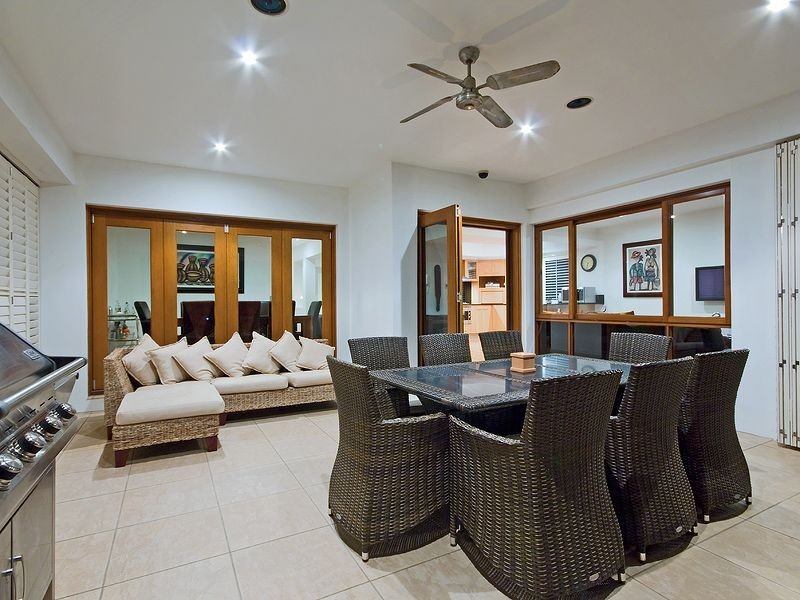 13 La Spezia Court, Isle Of Capri QLD 4217
