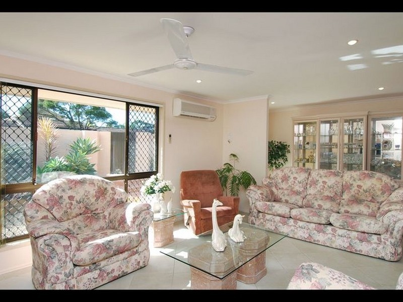 12 Aldrin Avenue, Benowa QLD 4217