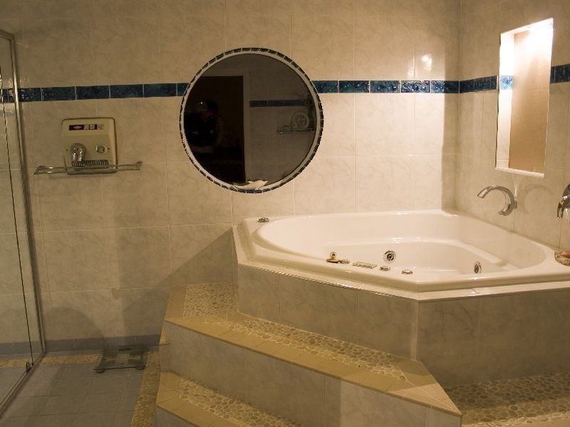 Broadbeach Waters QLD 4218