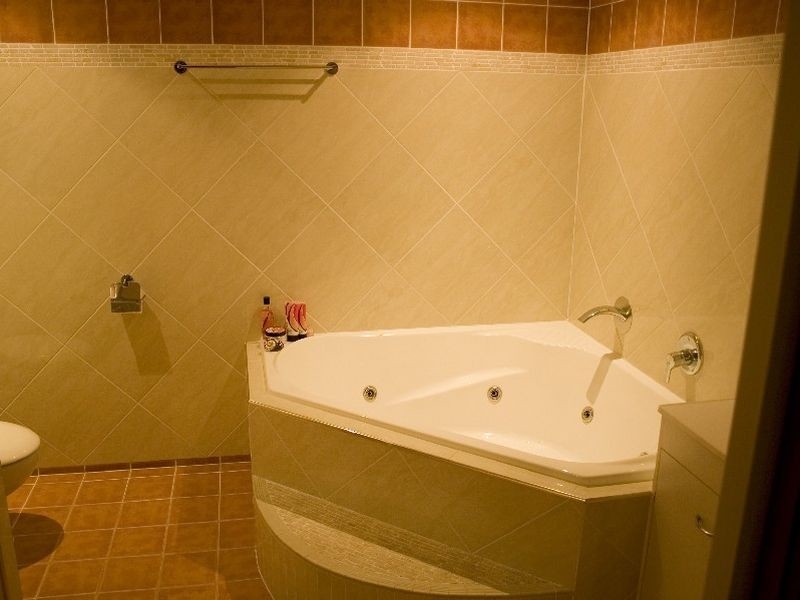 Broadbeach Waters QLD 4218