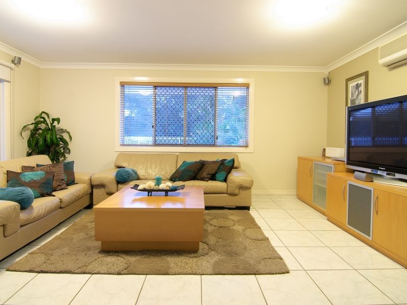 4 Meadowlake Drive, Carrara QLD 4211