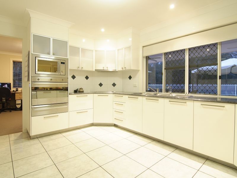 4 Meadowlake Drive, Carrara QLD 4211