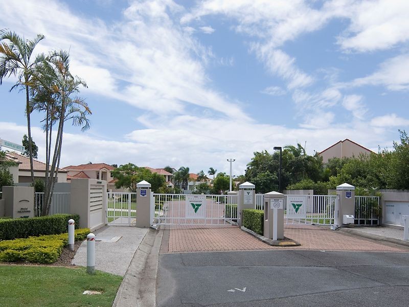 4 Meadowlake Drive, Carrara QLD 4211