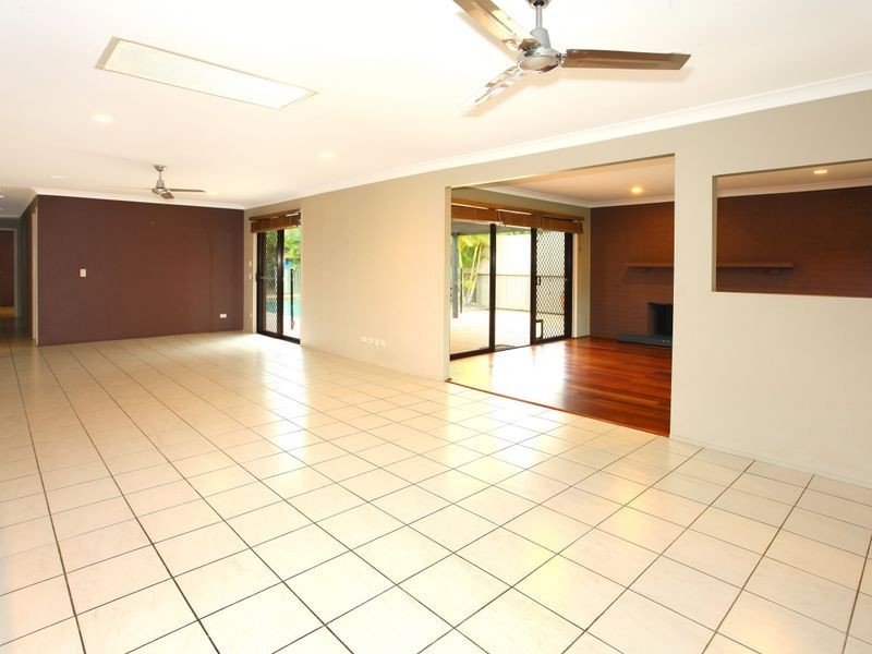 25 McIlwraith Avenue, Sorrento QLD 4217