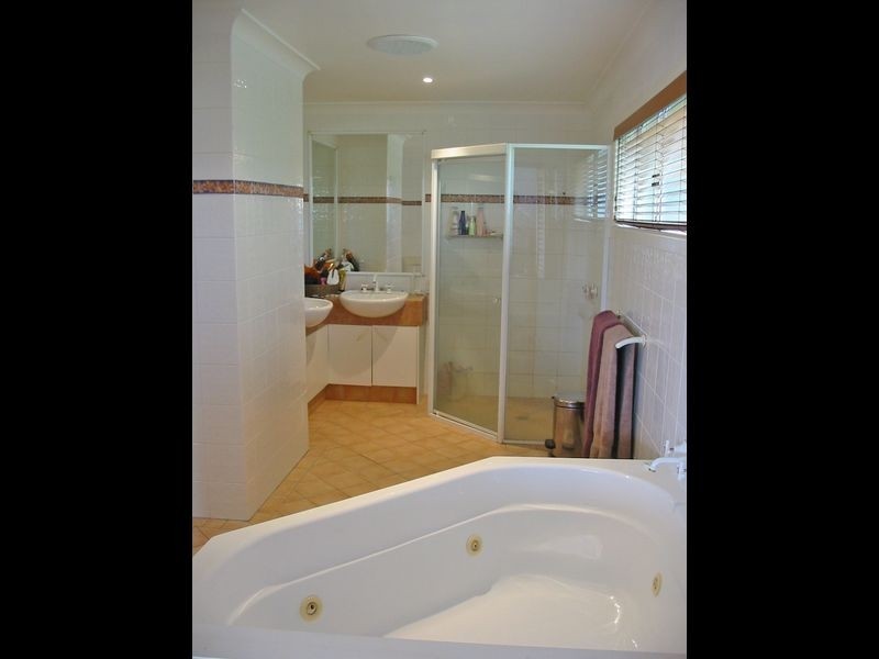 3 Chale Court, Sorrento QLD 4217