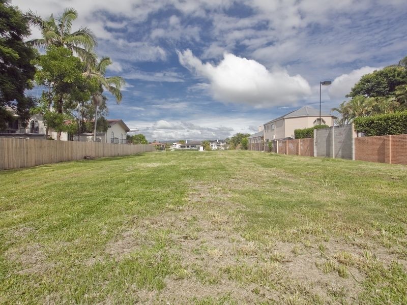 Broadbeach Waters QLD 4218