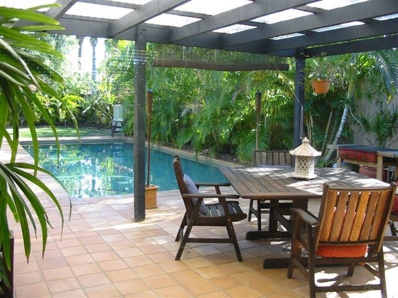 25 McIlwraith Avenue, Sorrento QLD 4217