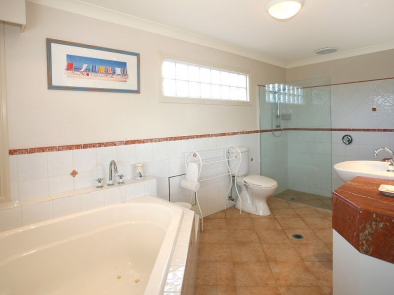 7 Argyle Crescent, Sorrento QLD 4217