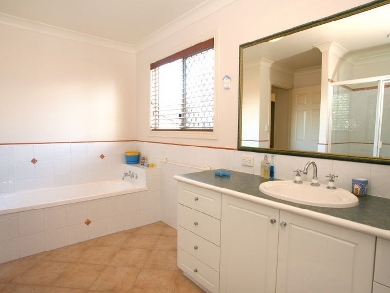 7 Argyle Crescent, Sorrento QLD 4217