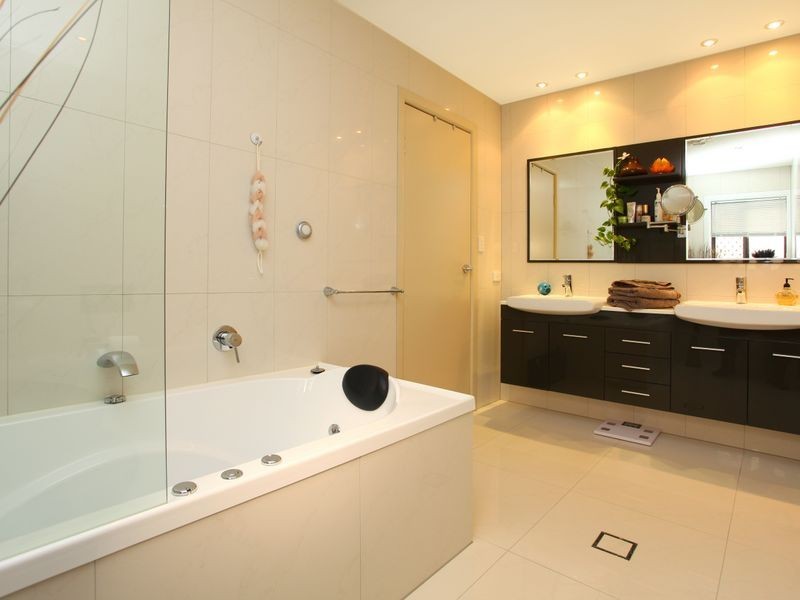 115 Campbell Street, Sorrento QLD 4217