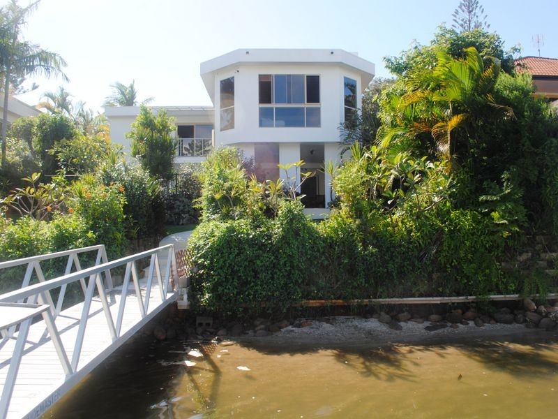 38 Gibraltar Drive, Isle Of Capri QLD 4217