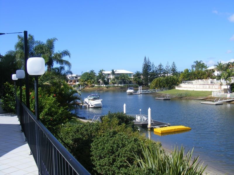 3 Chantilly Close, Benowa Waters QLD 4217