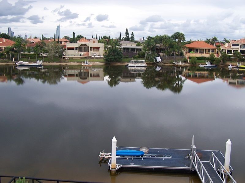 68 Edinburgh Road, Benowa QLD 4217