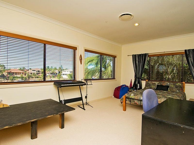 68 Edinburgh Road, Benowa QLD 4217